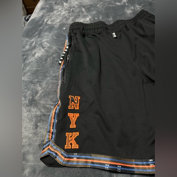 NWOT NBA LAB Two Hype Black Colorful Print New York KNICKS Shorts Mens Large - Picture 4 of 6